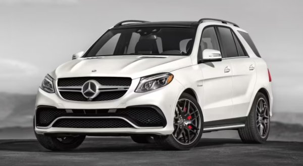 Освен недостатъчните си характеристики като сравнително модерно превозно средство, GLE350 (2016) отнесе няколко оплаквания. Като цяло моделът е здрав, но специално колите от тази година изненадаха неприятно с шум до разходи за ремонт по горивната помпа.

Най-известният проблем, отбелязан от NHTSA, е повредата на горивната система. Собствениците съобщават, че докато шофират с различни скорости, техните превозни средства спират без предупреждение. Mercedes направи изтегляне, други грижи по горивото изглежда остават неразрешени. И това не е всичко.

Ако безопасността е основен приоритет за вас - и трябва да бъде - може да помислите два пъти за GLE350 (2016). Съществува повредата в задвижването на колата, което я кара да спре да ускорява или да превключи на паркинг без предупреждение. Това очевидно представлява сериозна опасност. Има и други оплаквания, което прави този модел вероятно най-лошият в своя клас, особено като се имат предвид високите разходи за ремонт.